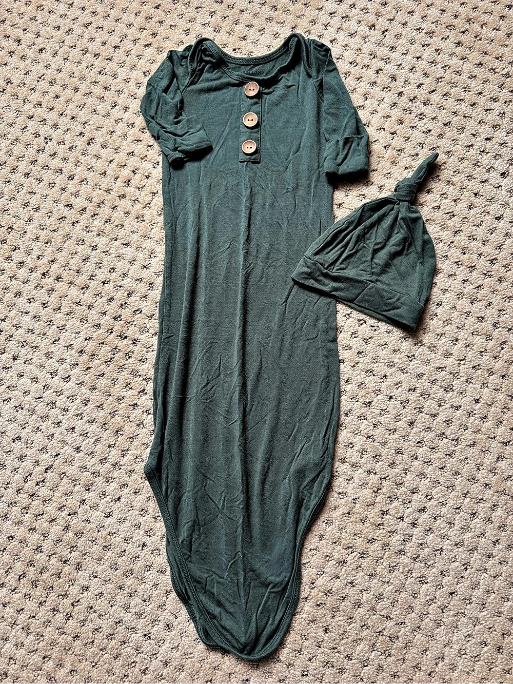 Caden Lane Solid Moss Newborn Baby Knot Gown & Hat Green Baby 0-3. Excellent C